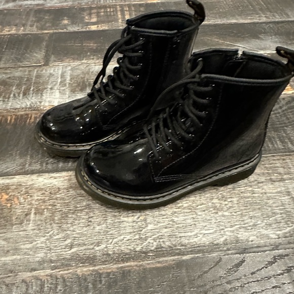 ✨Dr. Martens 1460 8-eye Black Patent Boot✨ - Picture 11 of 14